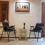 펜션 Blackbird House Historic Center